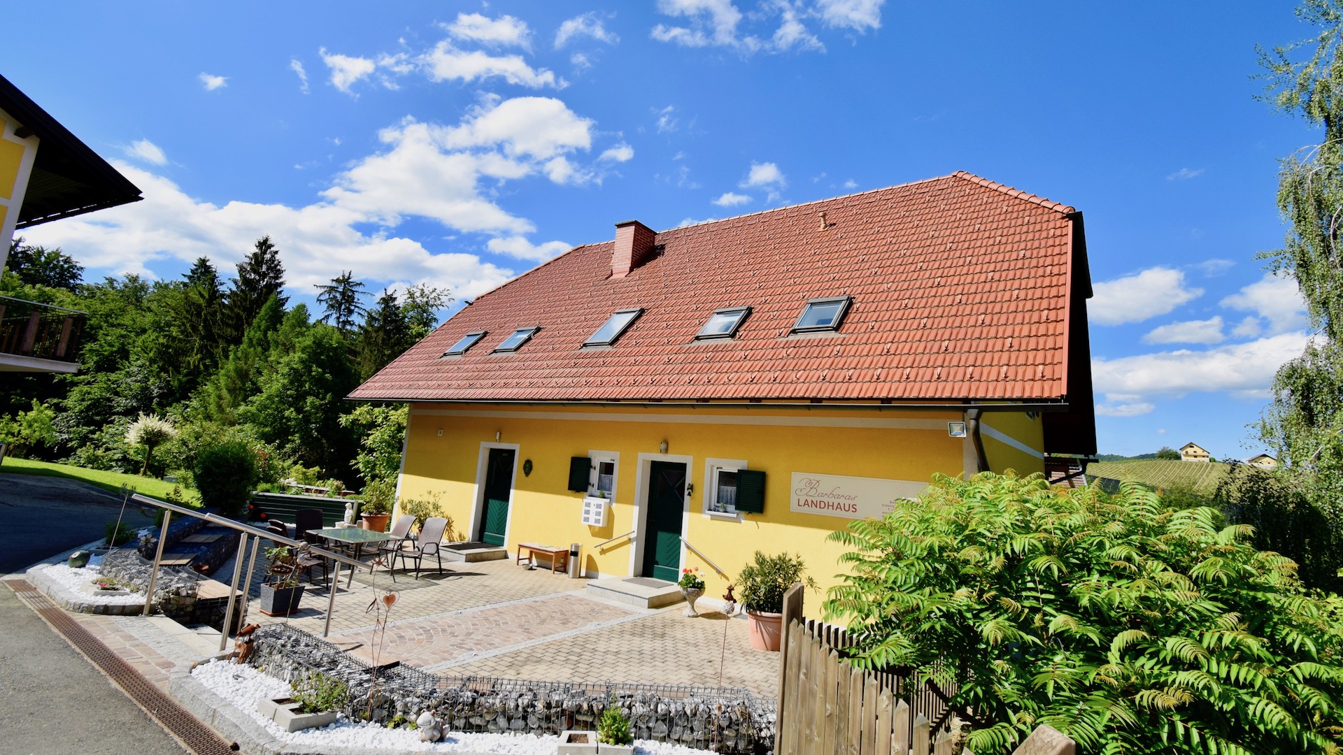 Wohnhaus mit Gästezimmer